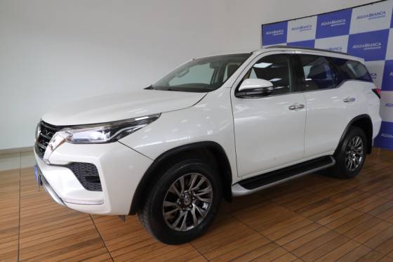TOYOTA HILUX SW4 2.8 D-4D TURBO DIESEL SRX 7L 4X4 AUTOMÁTICO TOYOTA HILUX SW4 2.8 D-4D TURBO DIESEL SRX 7L 4X4 AUTOMÁTICO